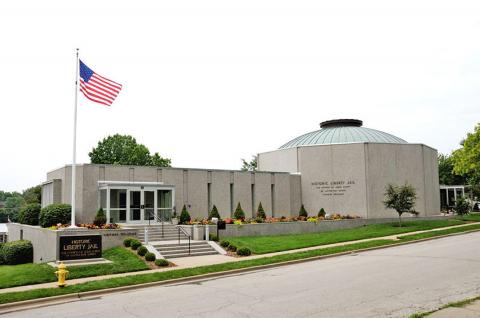 Building/visitor center in which the rebuilt section of the jail is housed. Taken in 2008.